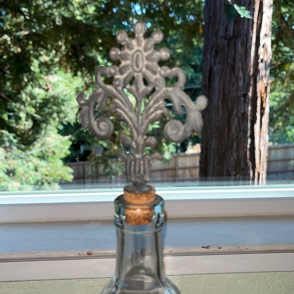 Bottles with finials. - Picture 3 of 3